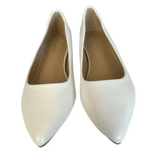 Dream pairs Julian White Women's hidden wedge Flats size 9 faux leather. - Picture 2 of 9